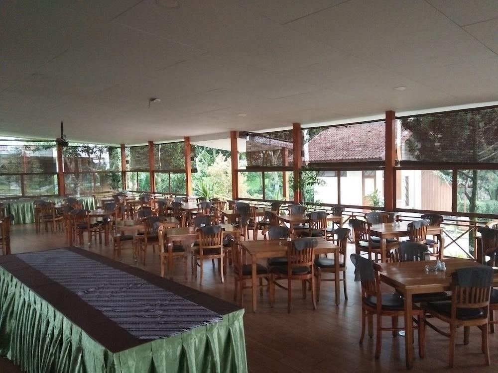 Ahadiat & Bandung