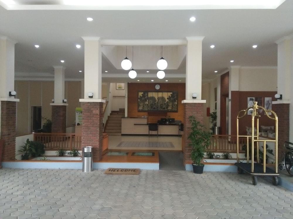 Ahadiat & Hotel 3*
