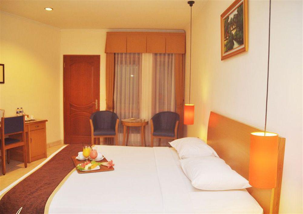 Ahadiat & 3* Bandung