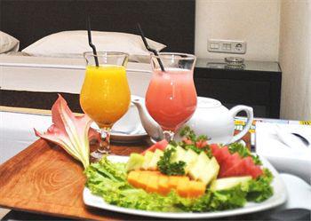 Ahadiat & 3* Bandung