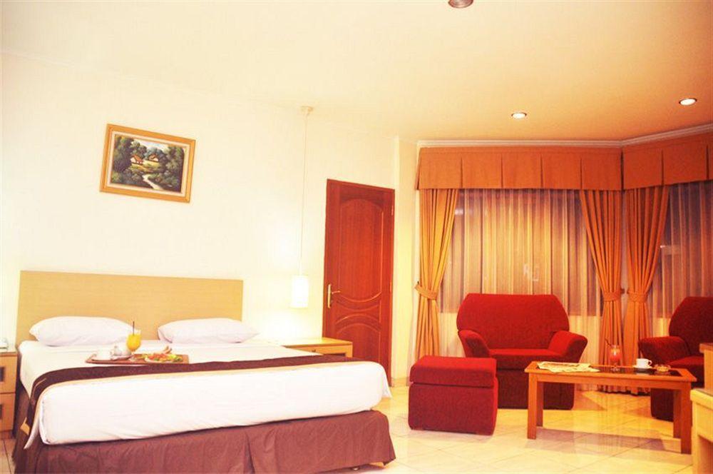 Ahadiat & 3*