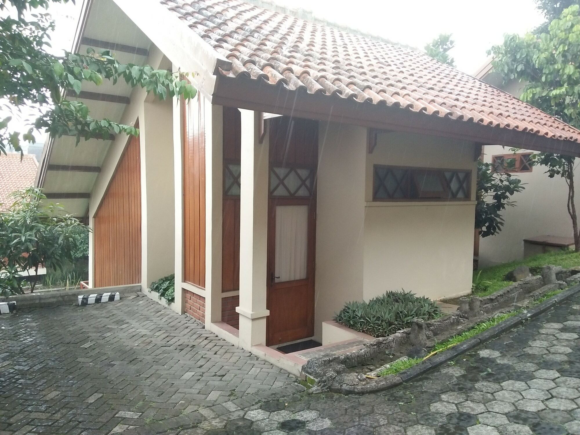 Ahadiat & Bandung